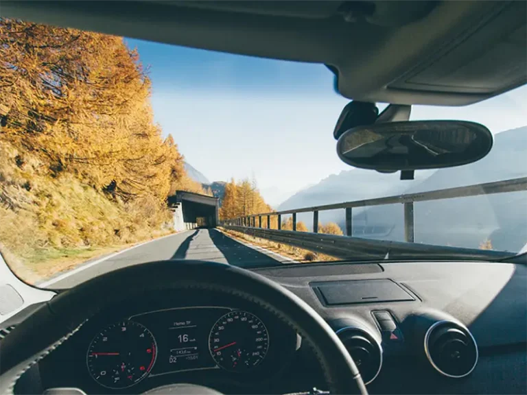 Caldo in auto: 7 consigli per abbassare la temperatura