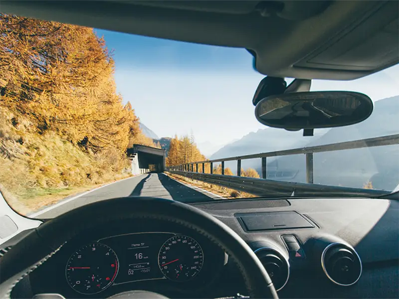 Caldo in auto: 7 consigli per abbassare la temperatura