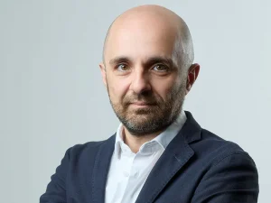Italia green a due velocit&agrave;: il parco auto invecchia mentre crescono ibride ed Euro 6