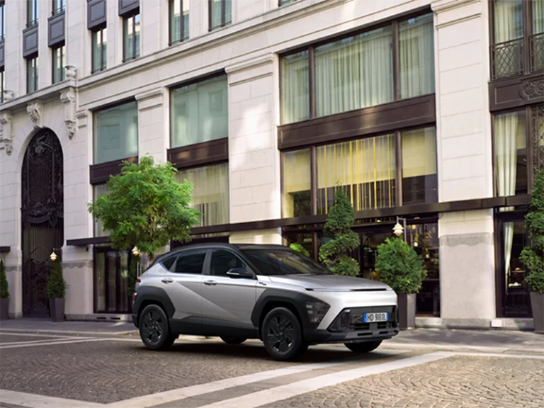 Hyundai Kona Dark Line: arriva in Italia l’allestimento che punta su stile e tecnologia