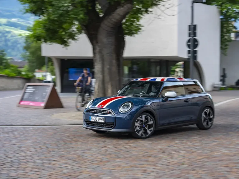 MINI Cooper Oxford Edition celebra 25 anni di storia