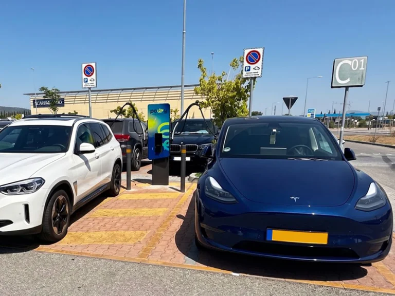 Powy e IGD portano nuove colonnine di ricarica nei centri commerciali