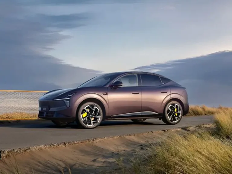 XPENG L03 arriva in Italia: il SUV Coupé elettrico sfida Tesla con AI