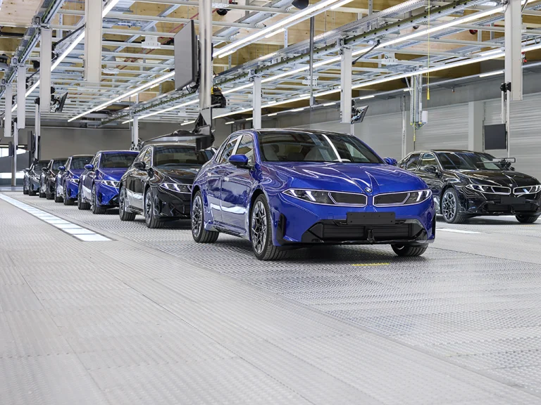 BMW i3 entra in produzione: fino a 912 km con una carica