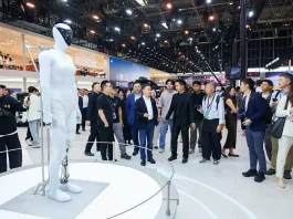 XPENG punta sui robot umanoidi: oltre 900 milioni di dollari per accelerare IRON XPENG robot umanoidi